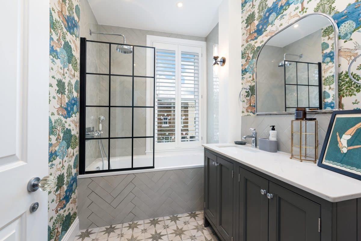 Vibrant bathroom